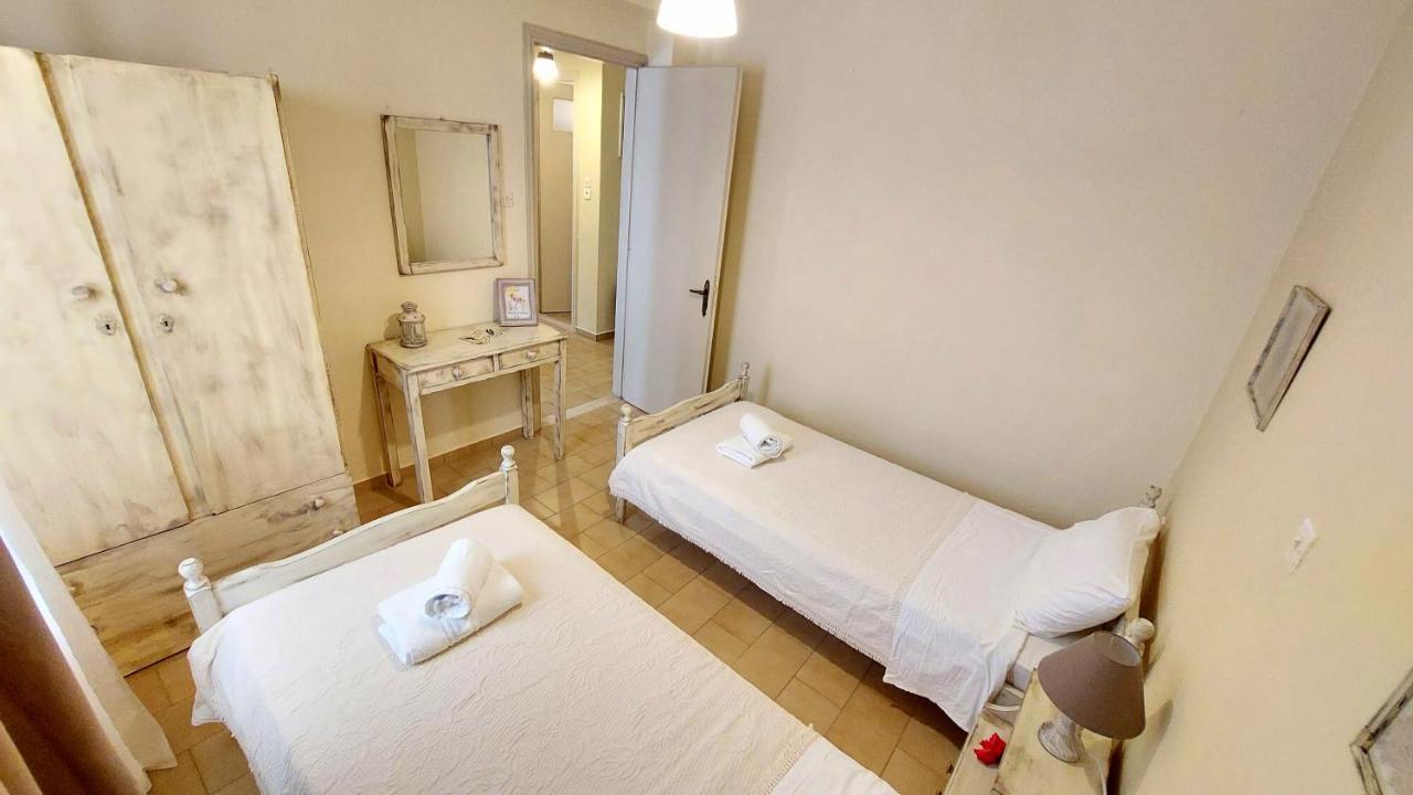 Lourantos Studios & Apartments Vathy  Buitenkant foto