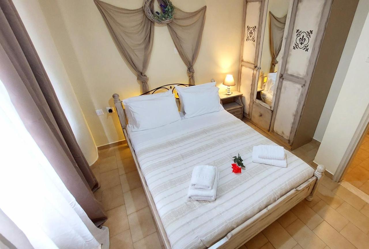 Lourantos Studios & Apartments Vathy  Buitenkant foto