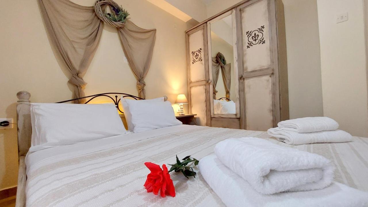 Lourantos Studios & Apartments Vathy  Buitenkant foto