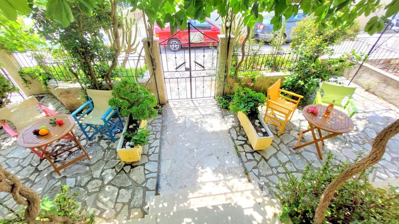 Lourantos Studios & Apartments Vathy  Buitenkant foto