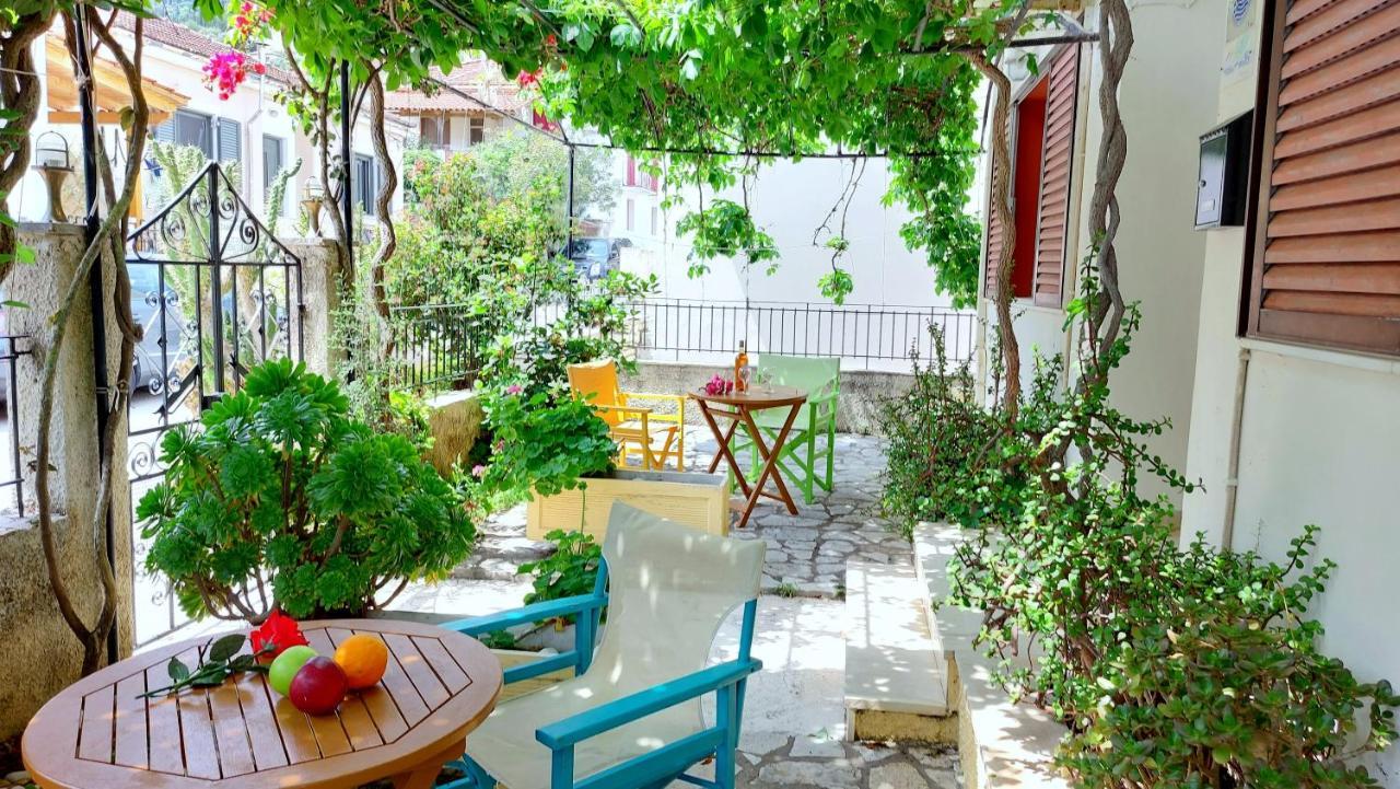 Lourantos Studios & Apartments Vathy  Buitenkant foto