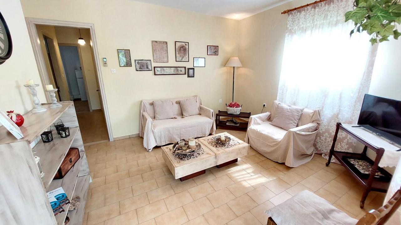 Lourantos Studios & Apartments Vathy  Buitenkant foto