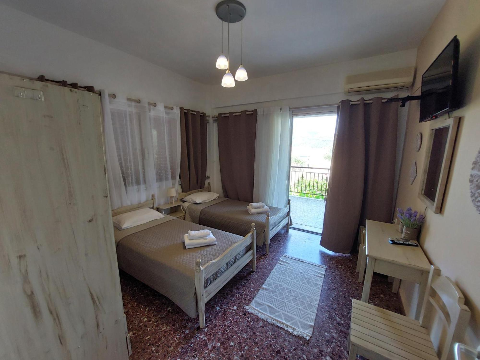 Lourantos Studios & Apartments Vathy  Buitenkant foto